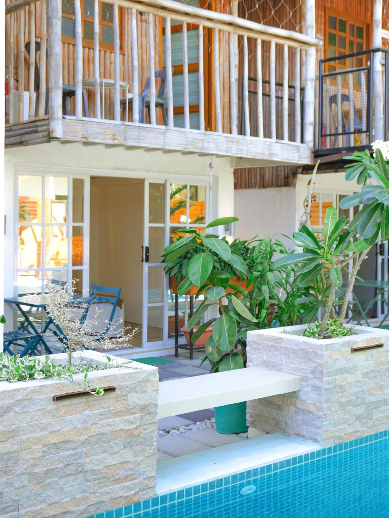 Urban Oasis Resort, Tarlac Экстерьер фото