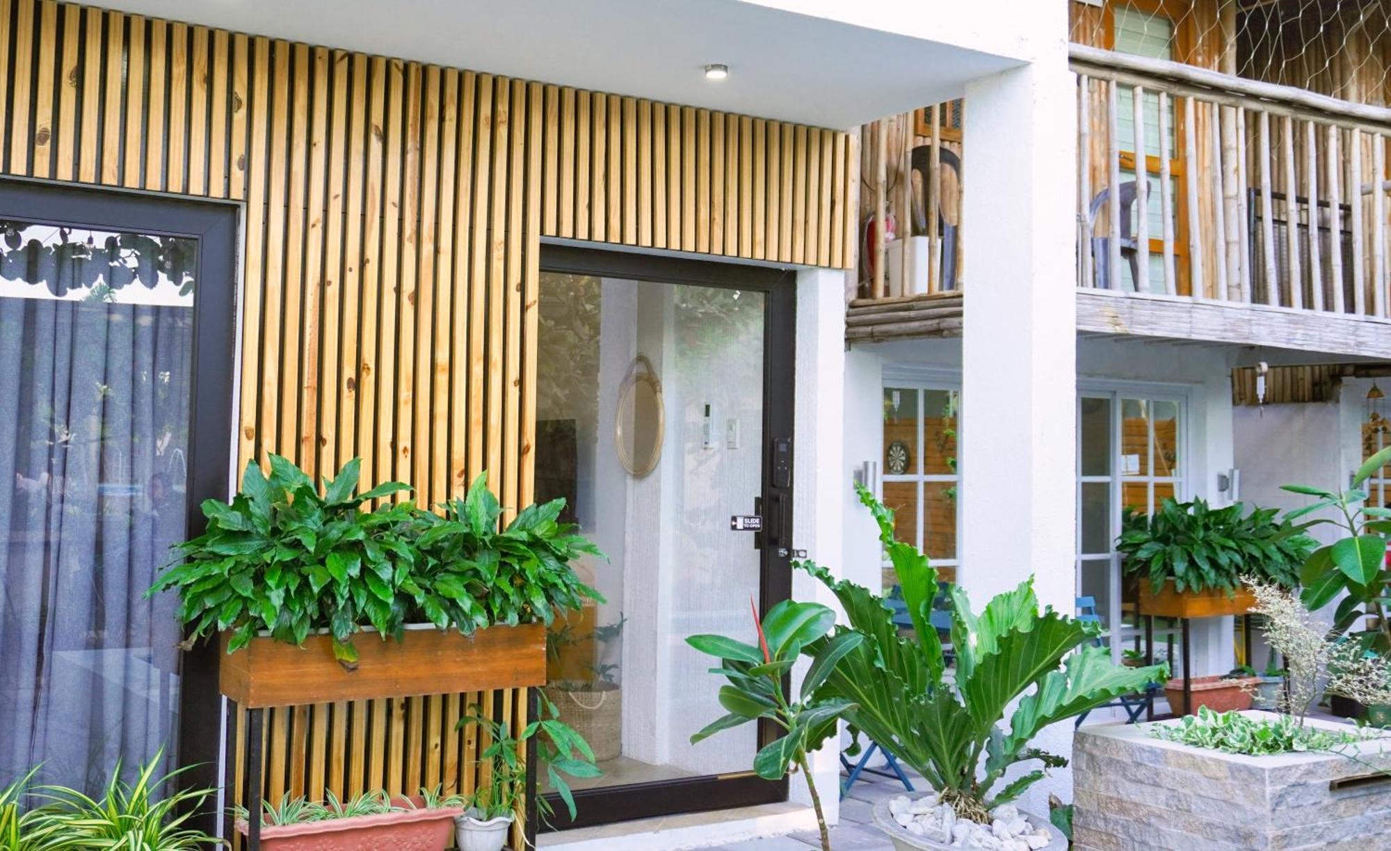 Urban Oasis Resort, Tarlac Экстерьер фото